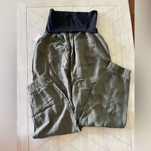 Maternity cargo pants NWT